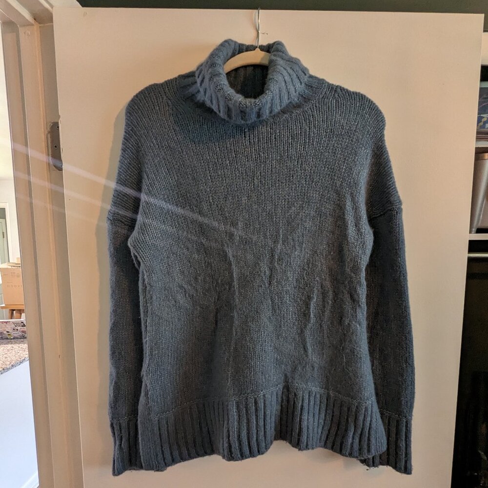 Everlane The Cloud Turtleneck Sweater, Size M